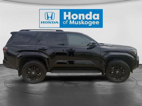 Used 2025 Toyota 4Runner Platinum AWD/4WD image 4