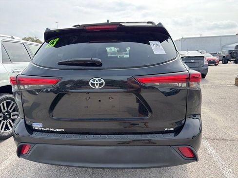 Used 2023 Toyota Highlander XLE image 5