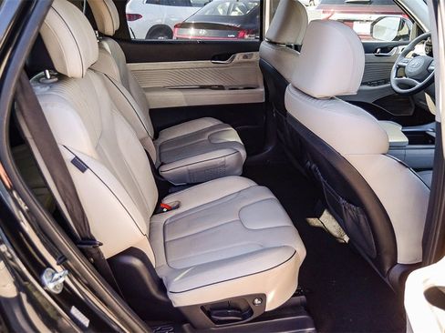 Used 2023 Hyundai Palisade Calligraphy image 17