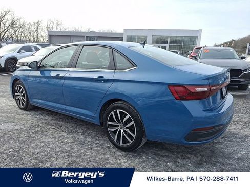 Certified 2025 Volkswagen Jetta SE image 8