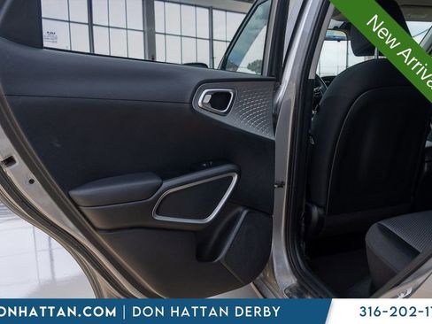 Used 2023 Kia Soul LX w/ LX Technology Package FWD image 19