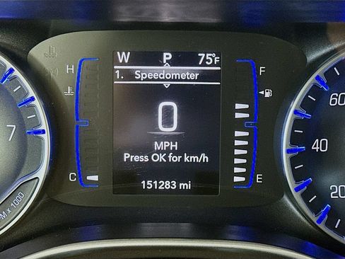 Used 2018 Chrysler Pacifica Touring-L FWD image 15