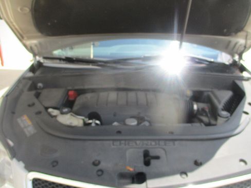 Used 2012 Chevrolet Traverse LT FWD image 4