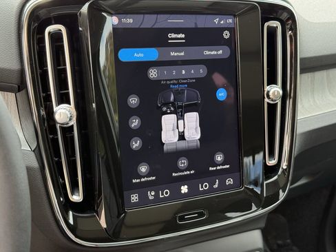 New 2026 Volvo XC40 B5 Core w/ Climate Package image 23