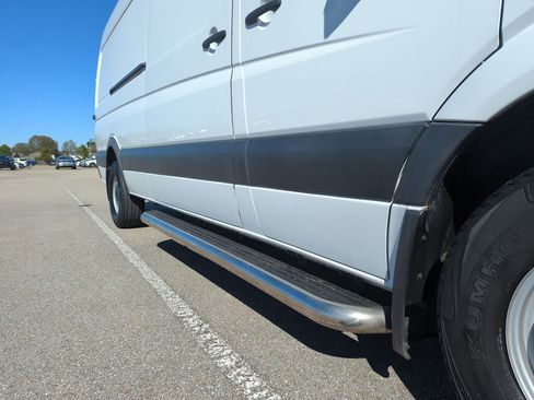 Used 2018 Mercedes-Benz Sprinter 2500 image 31