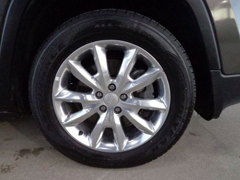 Used 2017 Jeep Cherokee Limited image 9