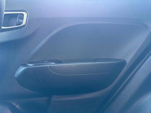 Used 2023 Hyundai Venue SEL image 15