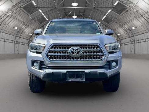 Used 2017 Toyota Tacoma TRD Off-Road w/ Tow Package AWD/4WD image 5