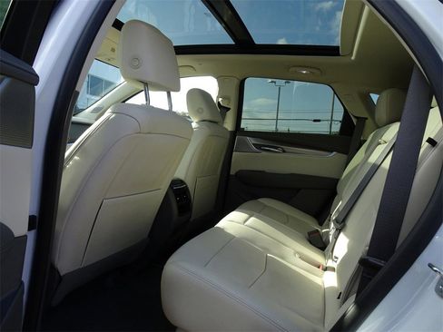 Certified 2024 Cadillac XT5 Premium Luxury w/ LPO, Floor Liner Package image 15