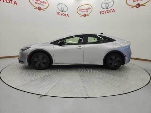 Used 2026 Toyota Prius LE FWD image 5