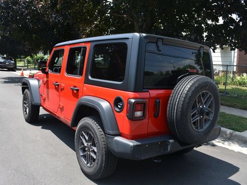 Used 2025 Jeep Wrangler Unlimited Sport AWD/4WD image 7