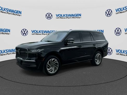 Used 2025 Lincoln Navigator Reserve AWD/4WD image 4
