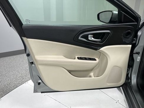 Used 2016 Chrysler 200 Limited image 14