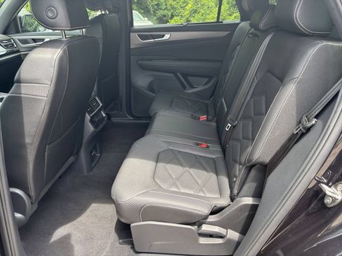 Used 2025 Volkswagen Atlas Cross Sport SE FWD image 27
