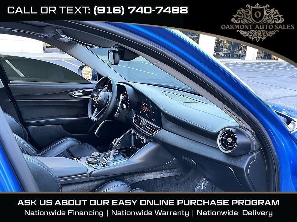 Used 2017 Alfa Romeo Giulia Ti w/ TI 19" Sport Package RWD image 13