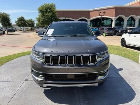 Used 2024 Jeep Wagoneer L Series II w/ Flexible Seating Group RWD image 2