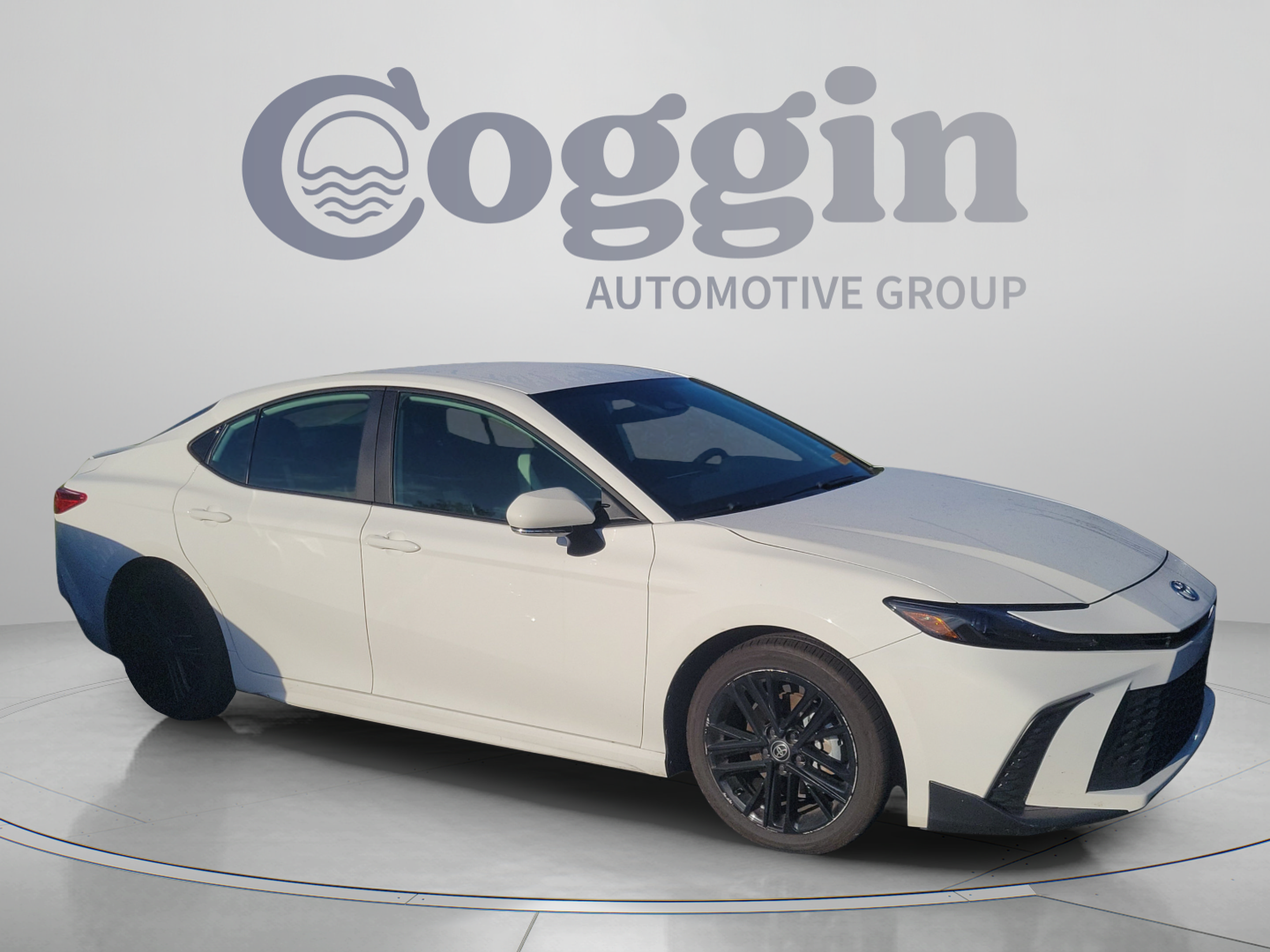Used 2025 Toyota Camry SE FWD image 6