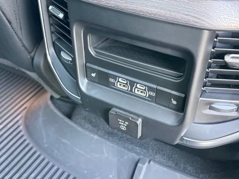 Used 2025 RAM 1500 Laramie AWD/4WD image 18