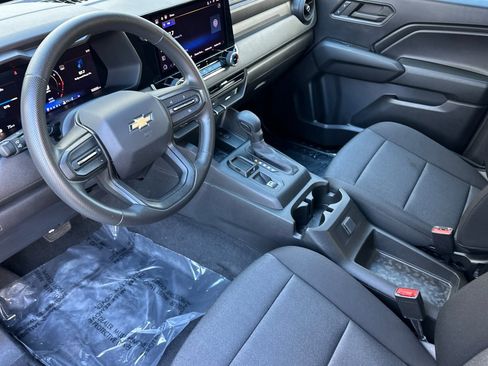 Used 2024 Chevrolet Colorado W/T image 10