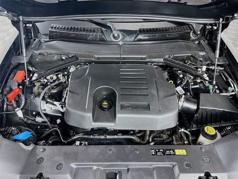 Used 2023 Land Rover Defender 130 SE image 33