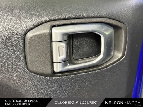 Used 2018 Jeep Wrangler Unlimited Sahara AWD/4WD image 36