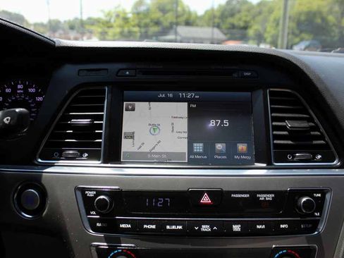 Used 2016 Hyundai Sonata Limited w/ Option Group 04 FWD image 21