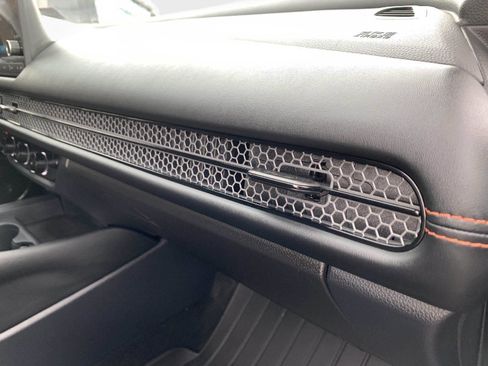 Certified 2025 Honda HR-V Sport image 40