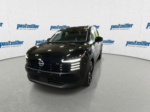 Used 2025 Nissan Kicks SR AWD/4WD image 4