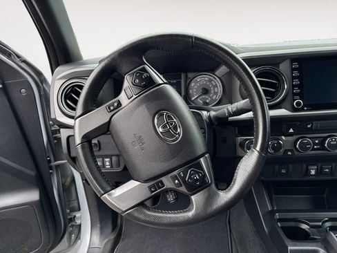 Used 2021 Toyota Tacoma TRD Sport AWD/4WD image 12