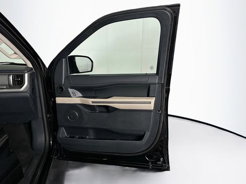 Used 2024 Ford Expedition Max XLT image 34