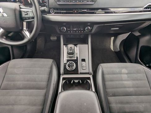 Used 2024 Mitsubishi Outlander SE image 25