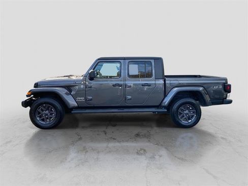 Certified 2022 Jeep Gladiator Overland w/ Popular Equipment Package image 2