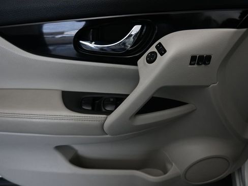 Used 2022 Nissan Rogue Sport SV w/ Technology Package image 10