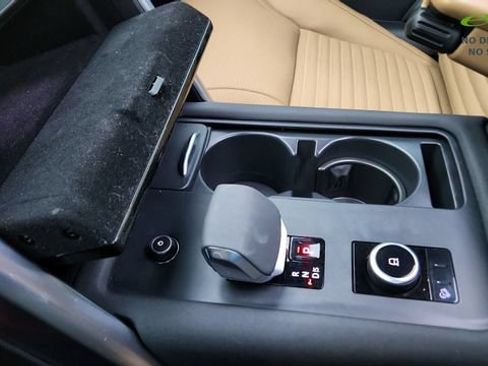 Used 2024 Land Rover Discovery Metropolitan Edition AWD/4WD image 65