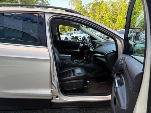 Used 2017 Ford Escape SE w/ SE Leather Comfort Package image 29