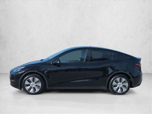 Used 2023 Tesla Model Y Long Range image 9