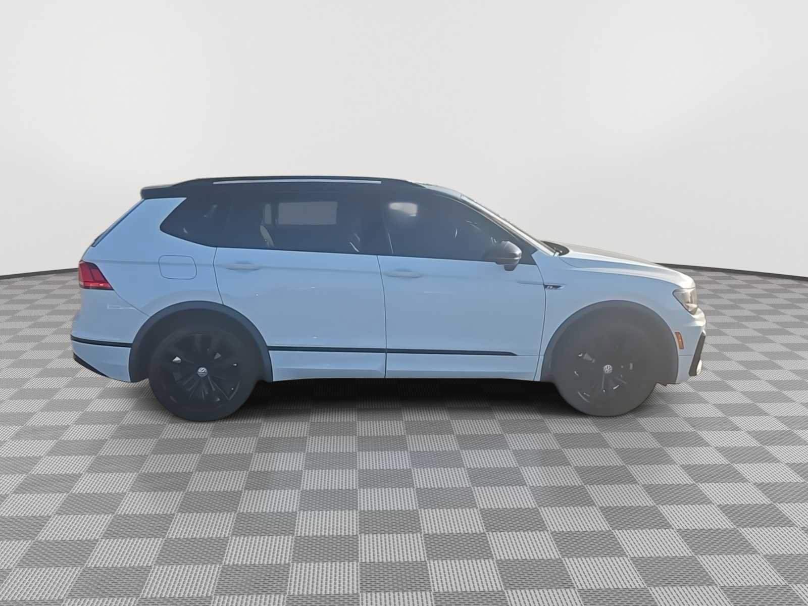 Used 2021 Volkswagen Tiguan SE R-Line FWD image 9