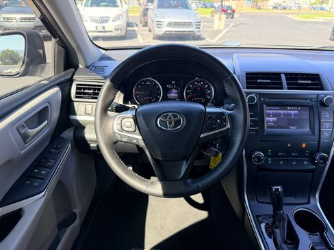 Used 2015 Toyota Camry SE FWD image 10