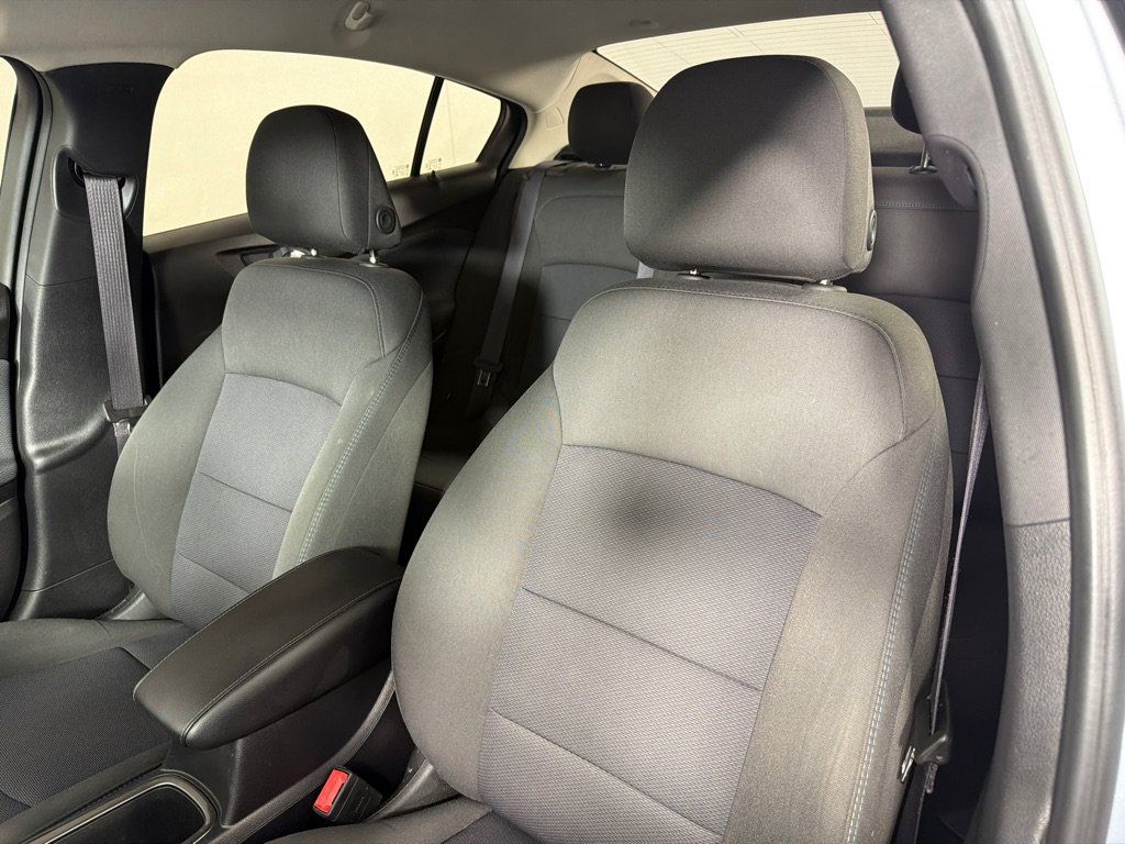Used 2017 Chevrolet Cruze LT w/ Convenience Package FWD image 13