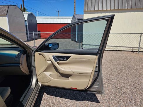 Used 2015 Nissan Altima 2.5 SV FWD image 6