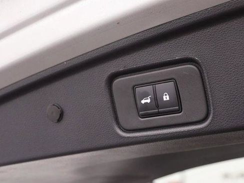 Used 2025 Nissan Pathfinder SV AWD/4WD image 8