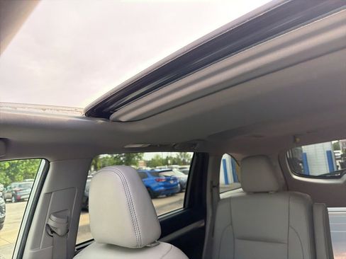 Used 2018 Toyota Highlander XLE AWD/4WD image 12