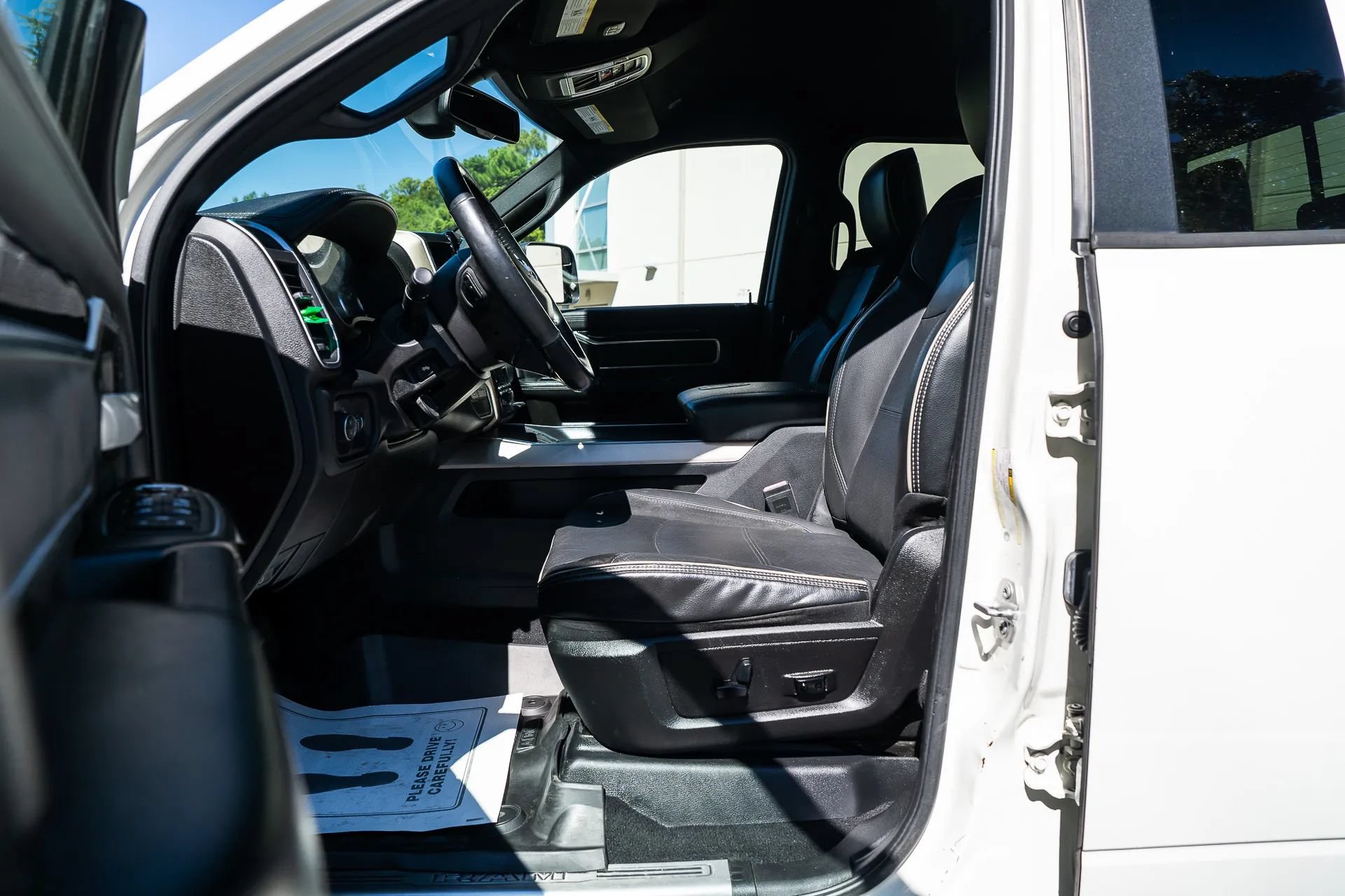 Used 2019 RAM 2500 Laramie w/ Night Edition AWD/4WD image 18