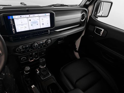 Used 2024 Jeep Wrangler Unlimited Sahara w/ Technology Group image 27