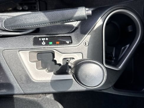 Used 2017 Toyota RAV4 XLE AWD/4WD image 27