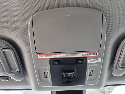 Used 2022 Toyota Camry SE image 18