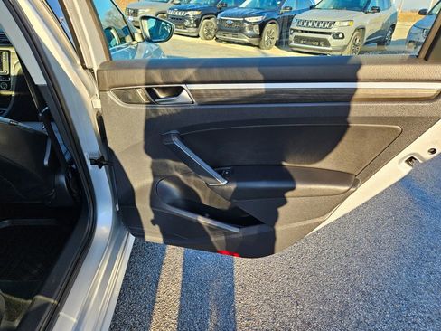 Used 2017 Volkswagen Passat 1.8T SE image 28