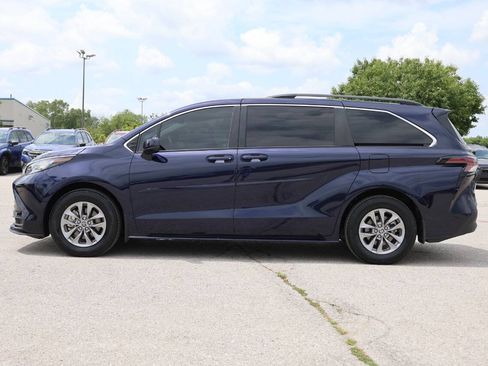 Used 2023 Toyota Sienna LE w/ LE Plus Package AWD/4WD image 8