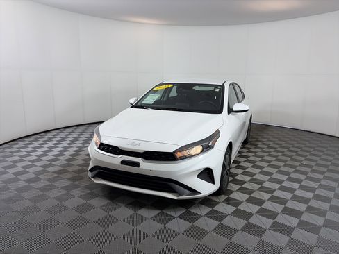 Certified 2023 Kia Forte LXS image 2