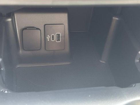 Used 2025 Ford Explorer Active w/ Active Comfort Package RWD image 34